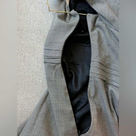 Valentino dress pre-loved/ bnwt from TRR size4 - Picture 10 of 10